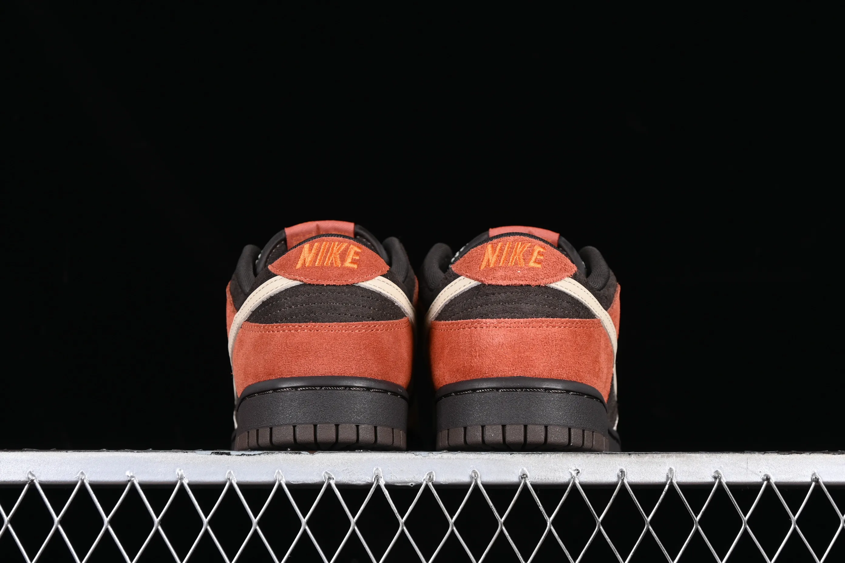 All categories Nk SB Dunk series Nk SB Dunk Low low-top sneakers C version Nk Dunk Low "Red Panda" Red Panda SB low-top sports and leisure sneakers FV0395-200